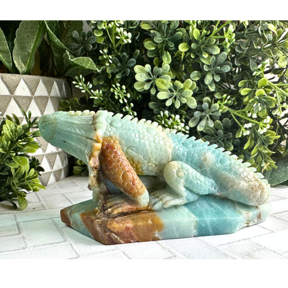 Caribbean Calcite Iguana Lizard Carving