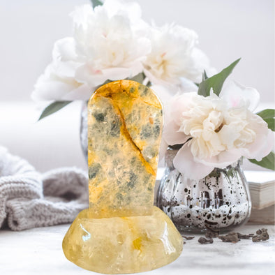 Golden Healer Crystal Tombstone Halloween Decor – Unique decorative piece for a spooky and stylish Halloween display.