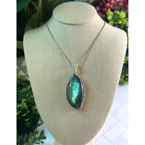 Green Labradorite Pendant Necklace