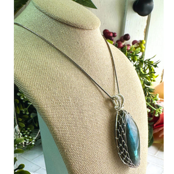 Green Labradorite Pendant Necklace