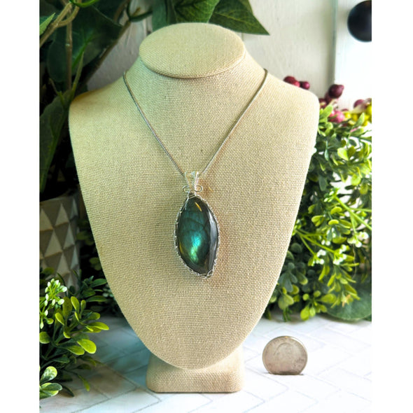 Green Labradorite Pendant Necklace