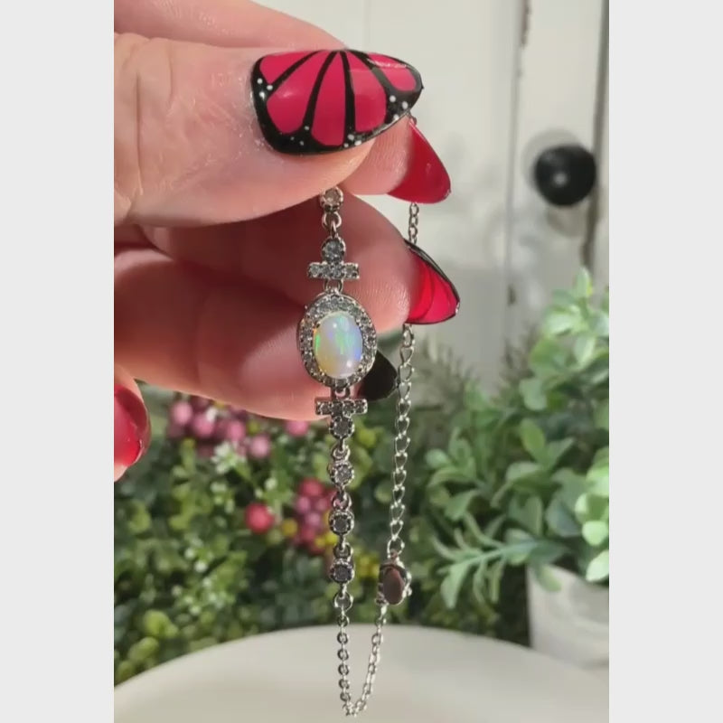Genuine opal bracelet for women featuring natural opal gemstones with an elegant design for everyday wear or gifting.